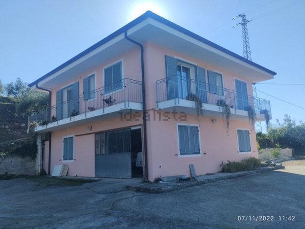 casa indipendente in vendita a Bordighera