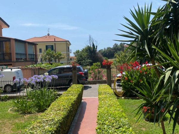 appartamento in vendita a Bordighera in zona Borghetto San Nicolò