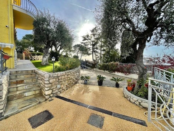 casa indipendente in vendita a Bordighera