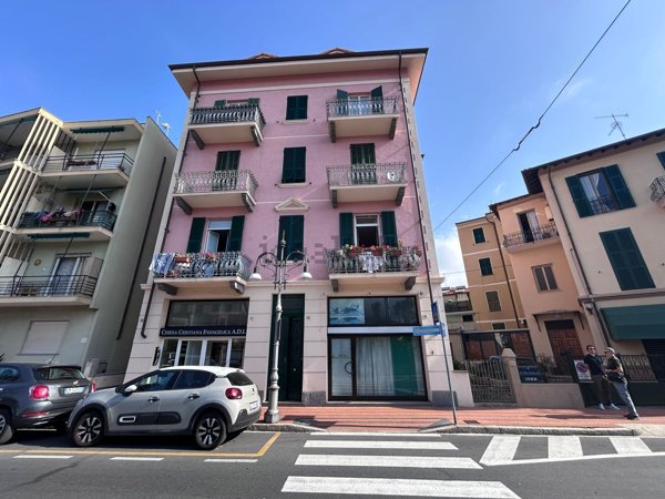locale commerciale in vendita a Bordighera