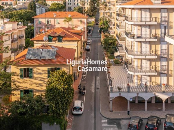 casa indipendente in vendita a Bordighera