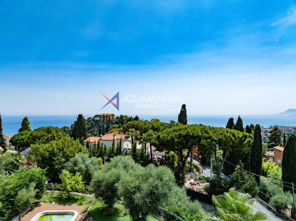 casa indipendente in vendita a Bordighera