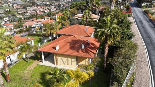 casa indipendente in vendita a Bordighera
