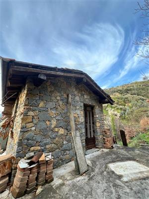 casale in vendita a Bordighera in zona Sasso