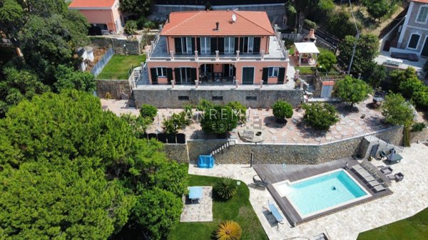 casa indipendente in vendita a Bordighera