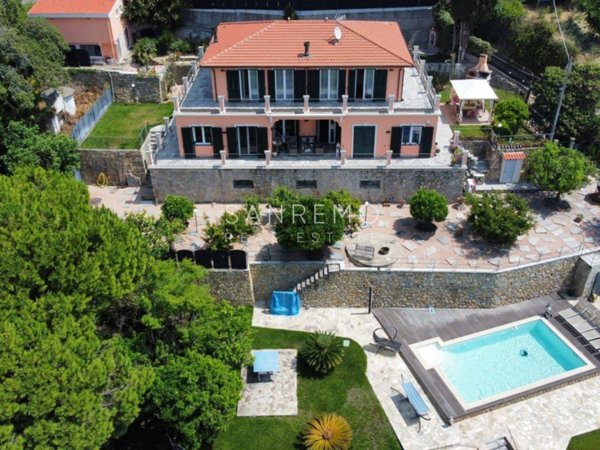 casa indipendente in vendita a Bordighera
