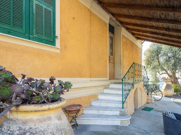 casa indipendente in vendita a Bordighera