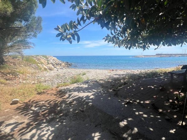 casa indipendente in vendita a Bordighera