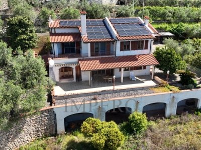 casa indipendente in vendita a Bordighera