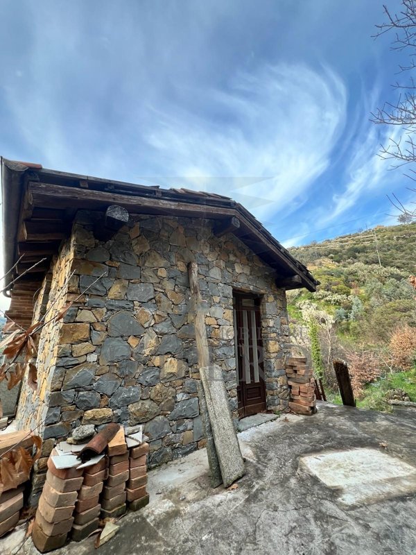 casale in vendita a Bordighera in zona Sasso