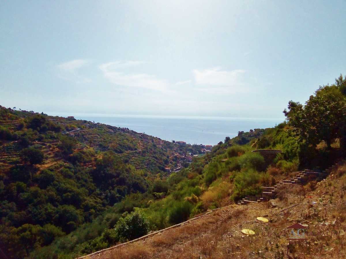 casa indipendente in vendita a Bordighera