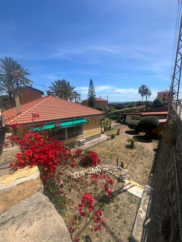 casa indipendente in vendita a Bordighera