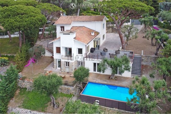 casa indipendente in vendita a Bordighera