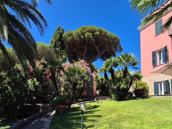 casa indipendente in vendita a Bordighera