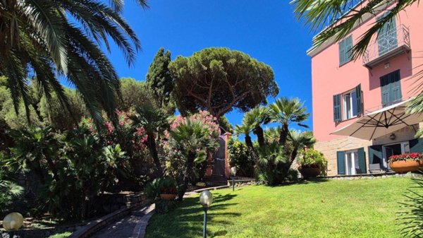 casa indipendente in vendita a Bordighera