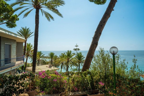 casa indipendente in vendita a Bordighera