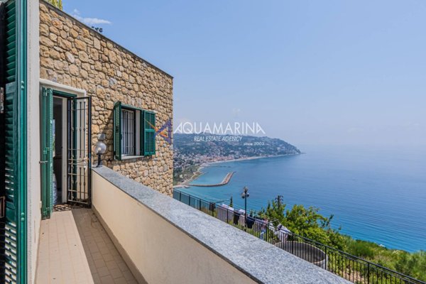 casa indipendente in vendita a Bordighera