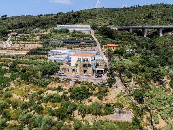 casa indipendente in vendita a Bordighera
