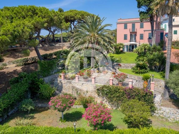 casa indipendente in vendita a Bordighera