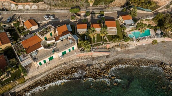 casa indipendente in vendita a Bordighera