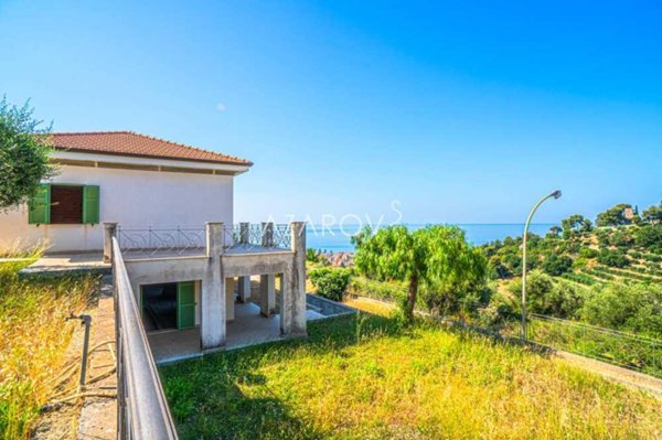 casa indipendente in vendita a Bordighera