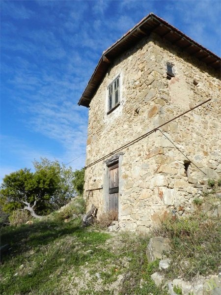 casale in vendita a Bordighera in zona Sasso