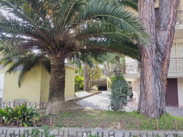 negozio in vendita a Bordighera