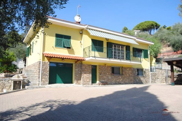 casa indipendente in vendita a Bordighera