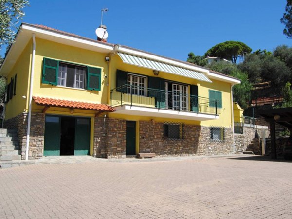 casa indipendente in vendita a Bordighera
