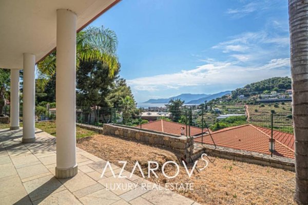 casa indipendente in vendita a Bordighera