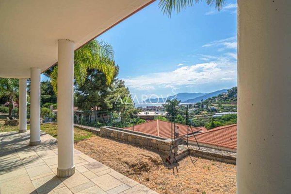 casa indipendente in vendita a Bordighera