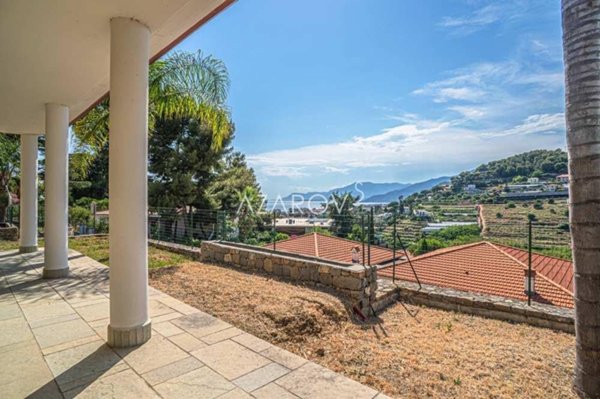 casa indipendente in vendita a Bordighera