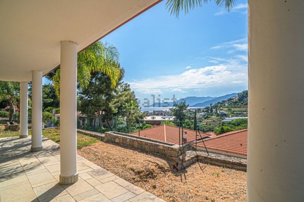 casa indipendente in vendita a Bordighera