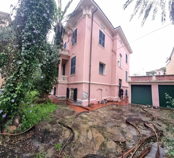 casa indipendente in vendita a Bordighera