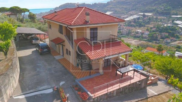 casa indipendente in vendita a Bordighera