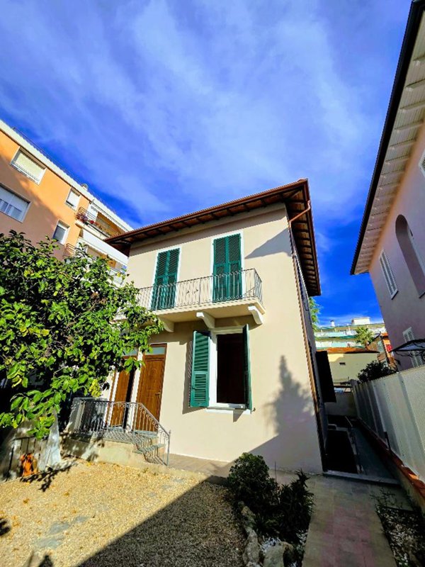 casa indipendente in vendita a Bordighera