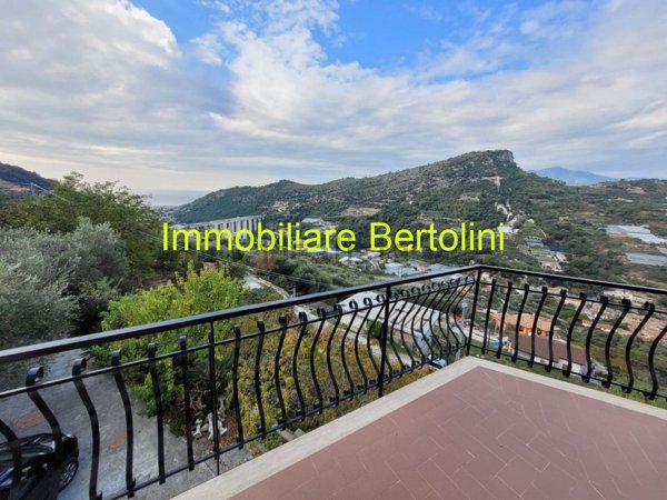 casa indipendente in vendita a Bordighera