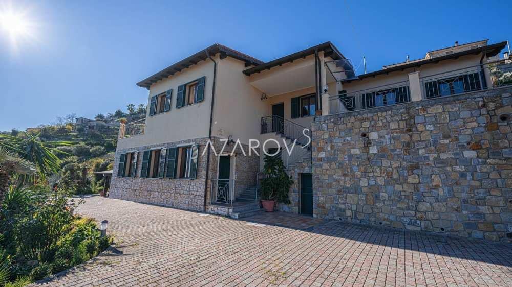 casa indipendente in vendita a Bordighera
