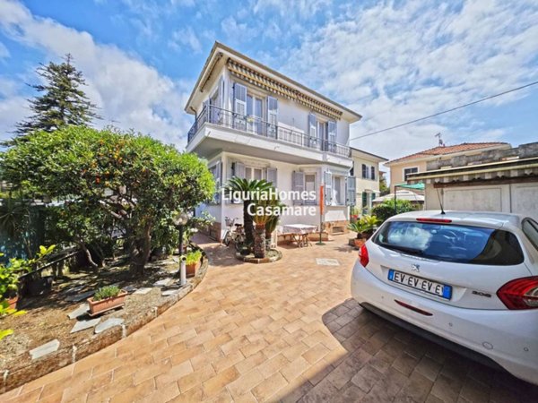 casa indipendente in vendita a Bordighera
