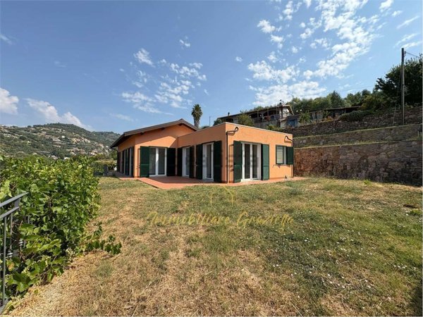 casa indipendente in vendita a Bordighera