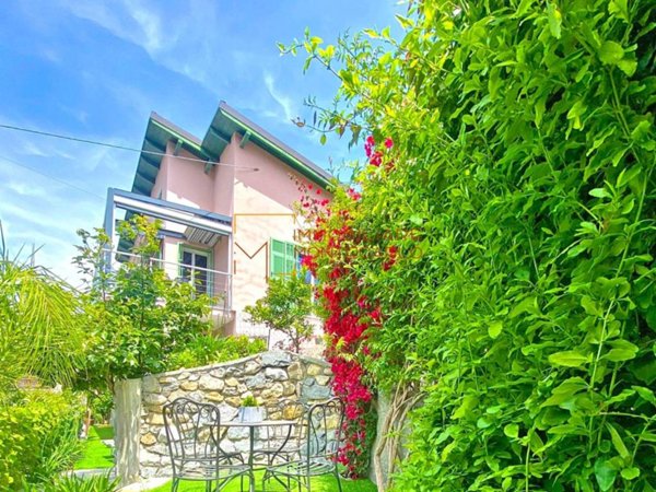 casa indipendente in vendita a Bordighera