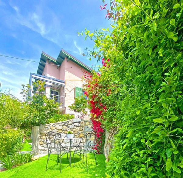 casa indipendente in vendita a Bordighera