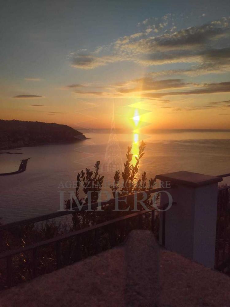 casa indipendente in vendita a Bordighera