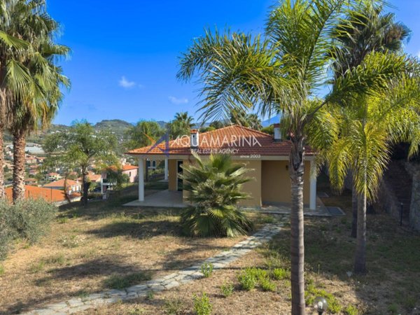 casa indipendente in vendita a Bordighera