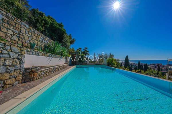 casa indipendente in vendita a Bordighera