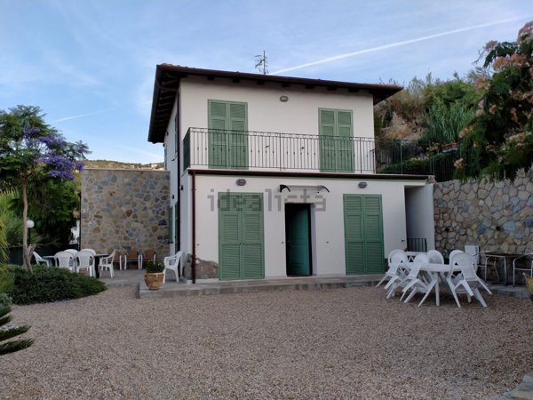 casa indipendente in vendita a Bordighera