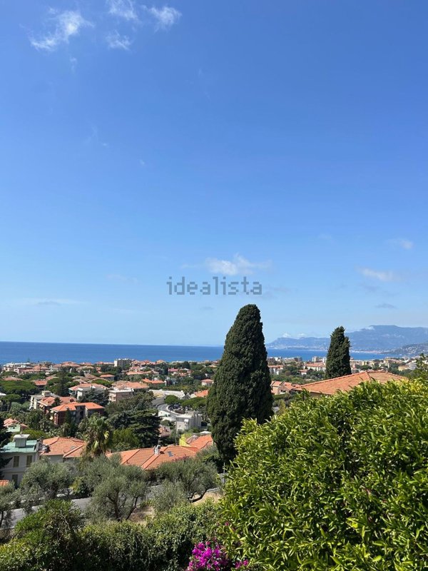 casa indipendente in vendita a Bordighera