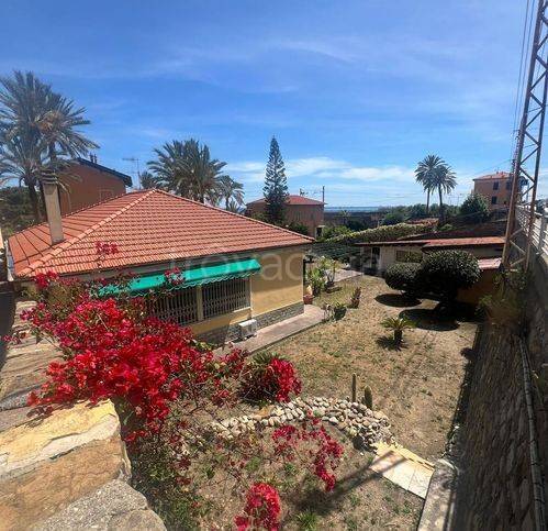 casa indipendente in vendita a Bordighera
