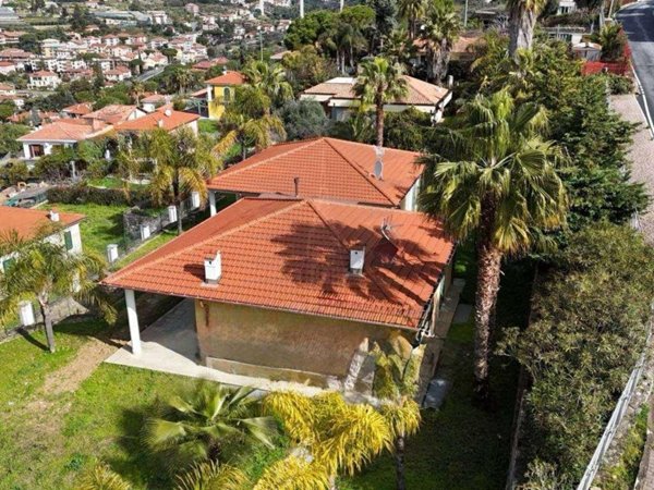 casa indipendente in vendita a Bordighera