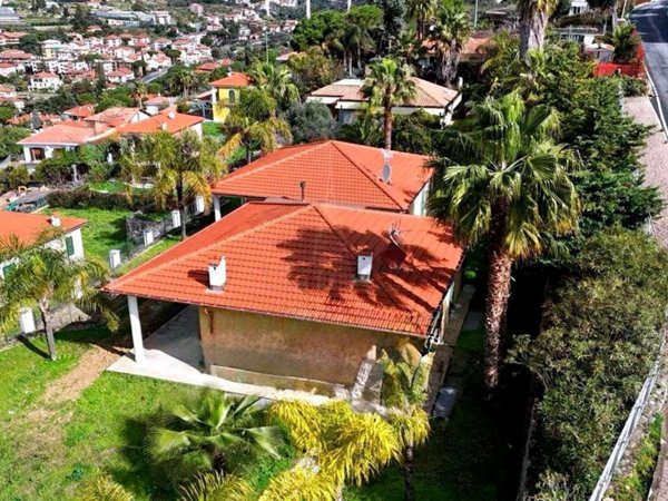 casa indipendente in vendita a Bordighera
